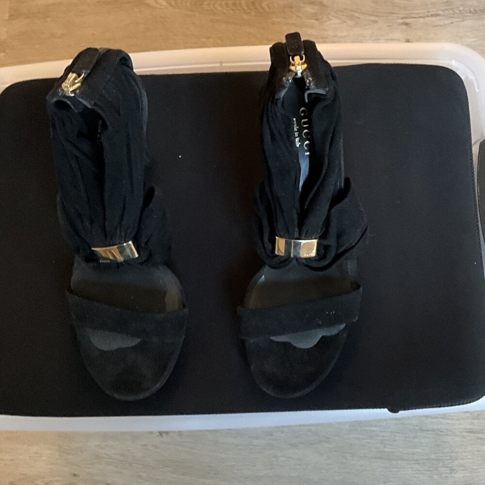 Gucci black velvet sandal heel with gold buckle size 36 - Picture 4 of 6